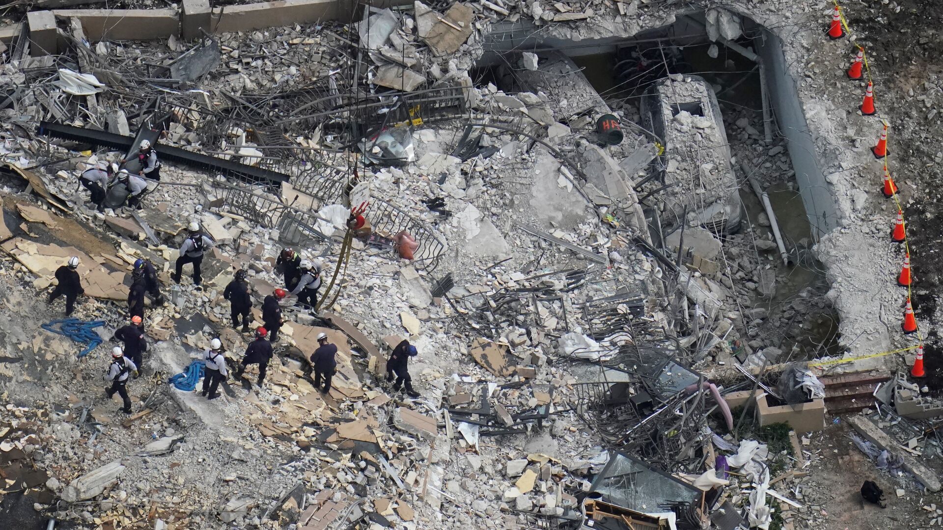 APTOPIX Building Collapse Miami